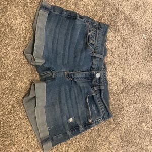 Aeropostale jean shorts, size 00, good condition with some wearing on the logo.